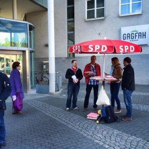 Vor der Broicher Mitte.